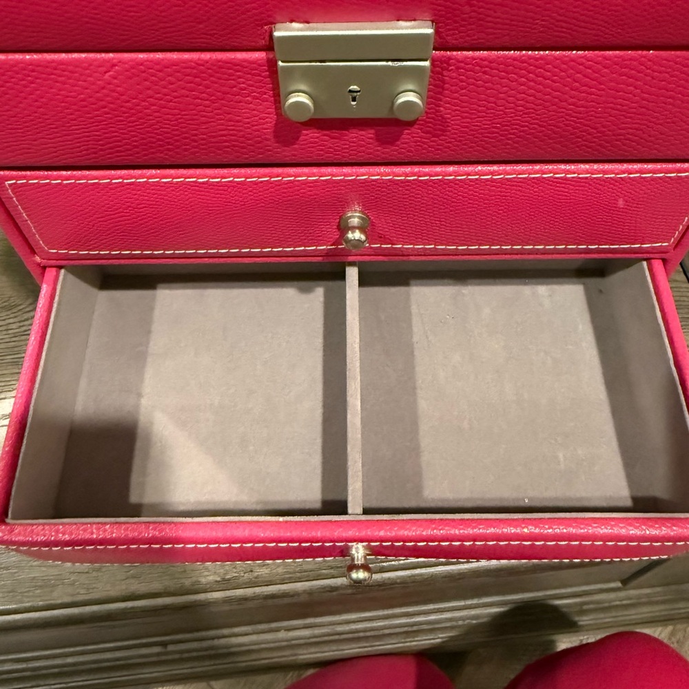 Elegant Pink Jewelry Box - Picture 3 of 10